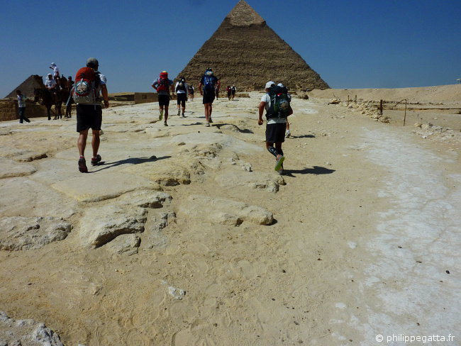 Last stage of the Sahara Race at Giza Pyramids (© P. Gatta)