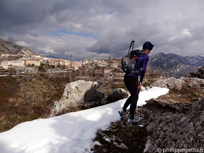 Anna with Utelle behind (© Philippe Gatta)