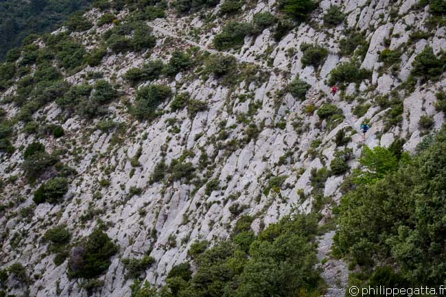 Anna and Yannick toward Col de l'Orme (© Philippe Gatta)