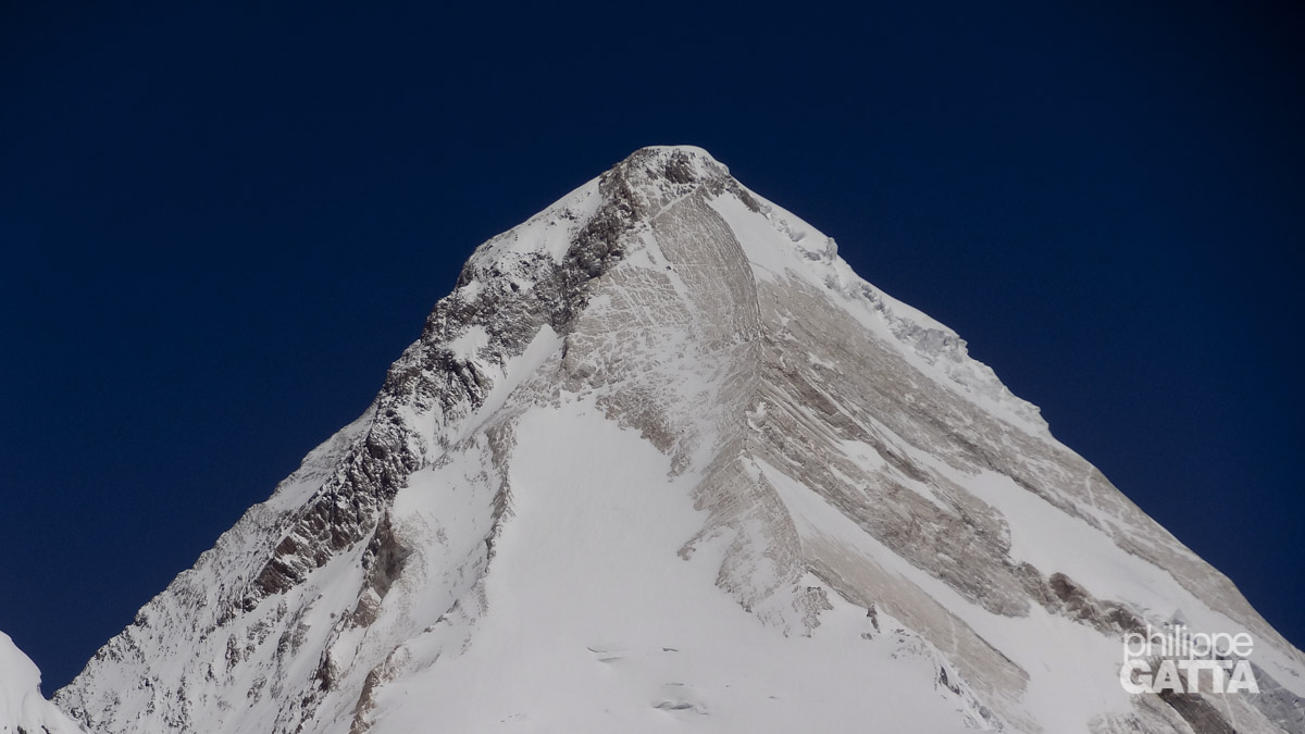 The Khan Tengri, 7,010 m. The West Ridge is on the left (© P. Gatta)