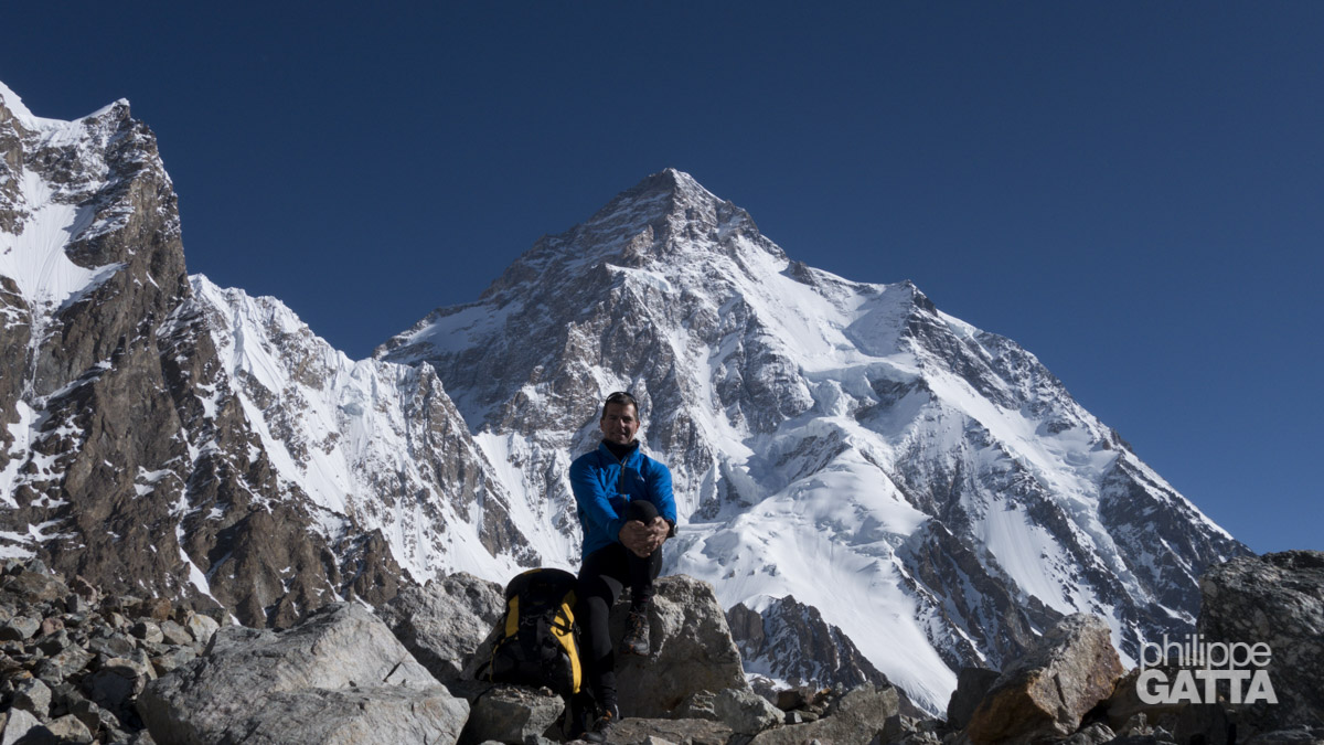 Philippe and the massive face of K2 (© P. Gatta